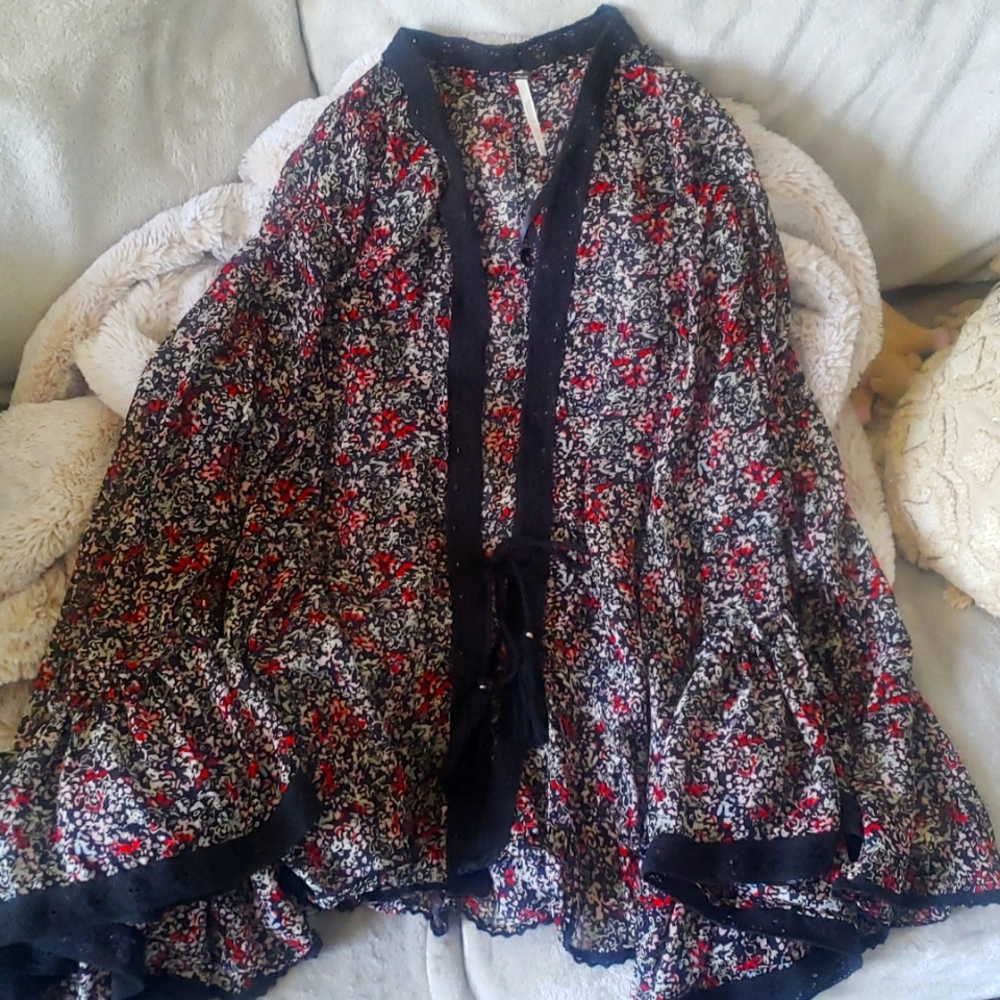 Free People XS Tunic, Camono, Bell sleeve, Fall, Black, red, pink floral